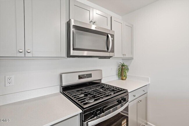 Building Photo - 24 Red Clover Dr