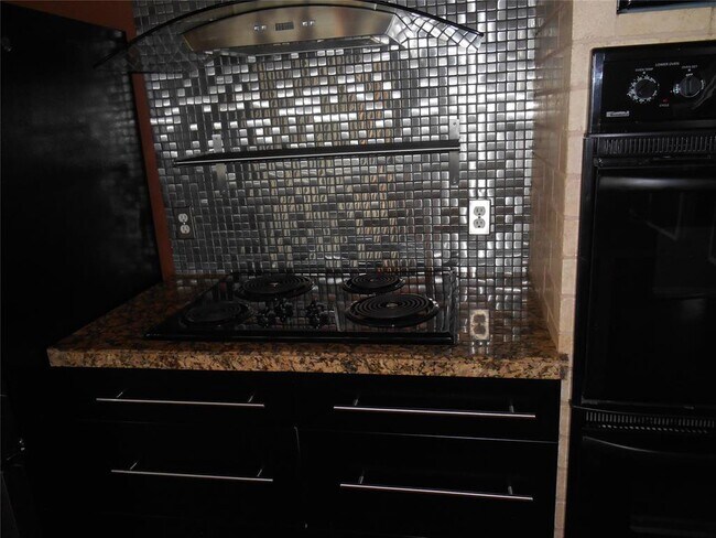 Building Photo - 21010 Stillwood Ct