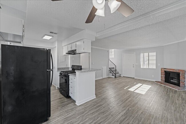 Building Photo - 18547 Saticoy St