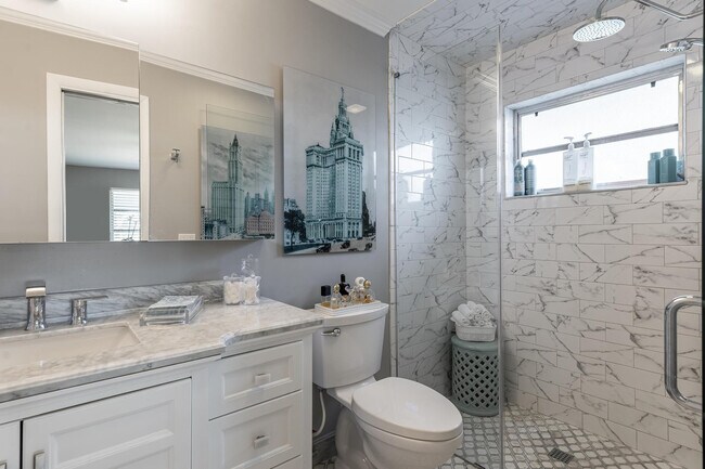 Building Photo - 1130 Cir Terrace W