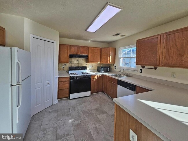 Building Photo - 3315 Hollow Ct