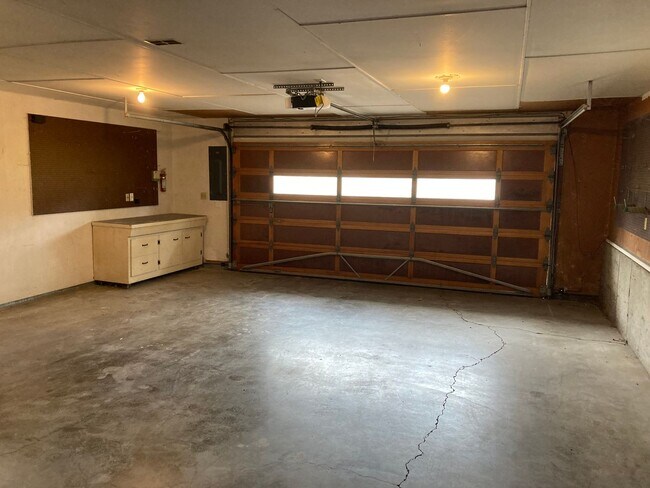 Building Photo - Mid-Century Four Bedroom in Candalaria, La...