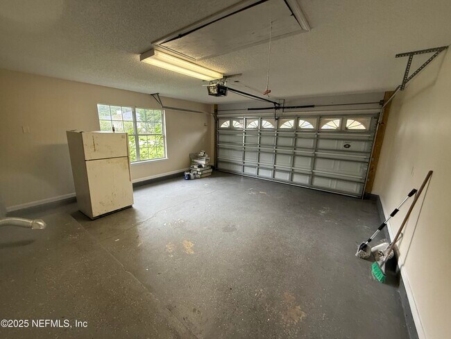 Building Photo - 958 Long Lake Dr