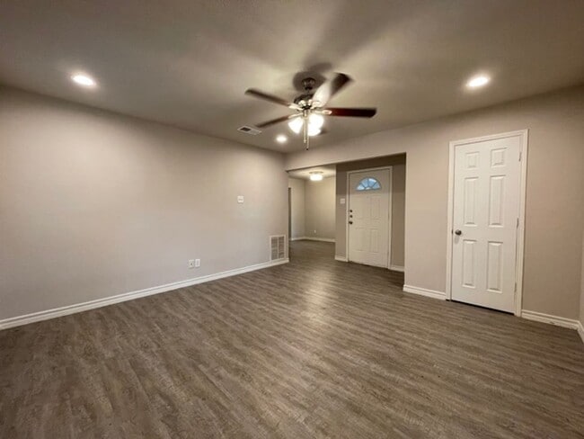 Building Photo - 1017-1019 Mullins Street