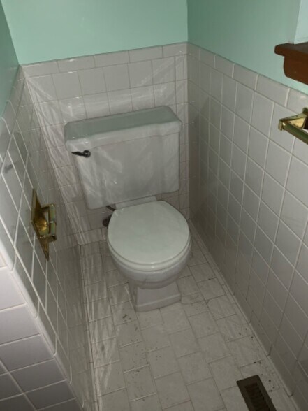 Building Photo - 2026 Brookline Dr