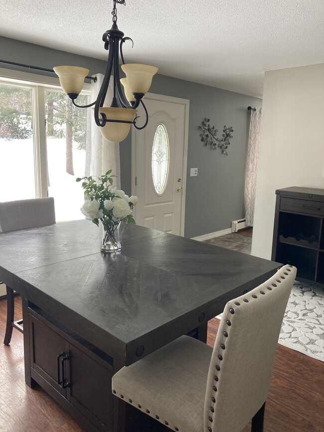 Building Photo - 20 Mary St