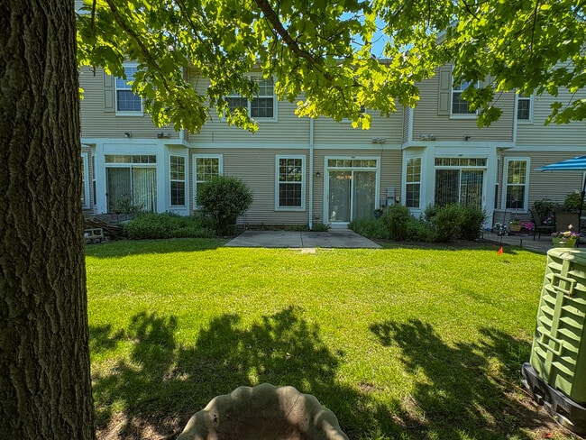 Building Photo - 1453 Millbrook Dr