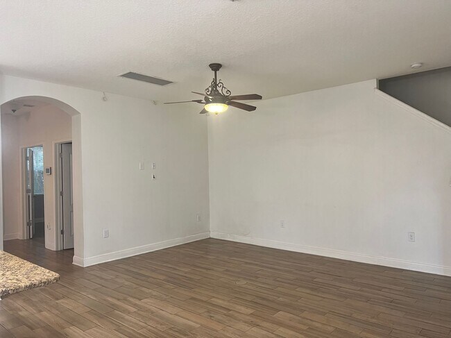 Building Photo - 4/3/2 HOME IN EDINA GARDEN OF EDEN