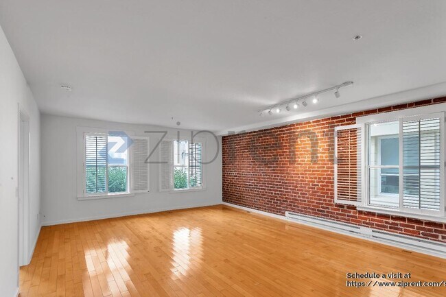 Building Photo - 323 29th St