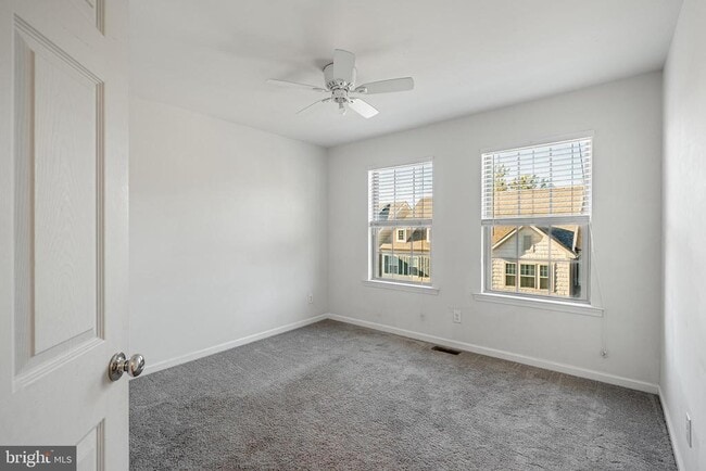 Building Photo - 33 Addison Ln