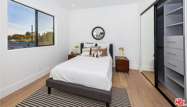 Building Photo - 1637 S Sherbourne Dr