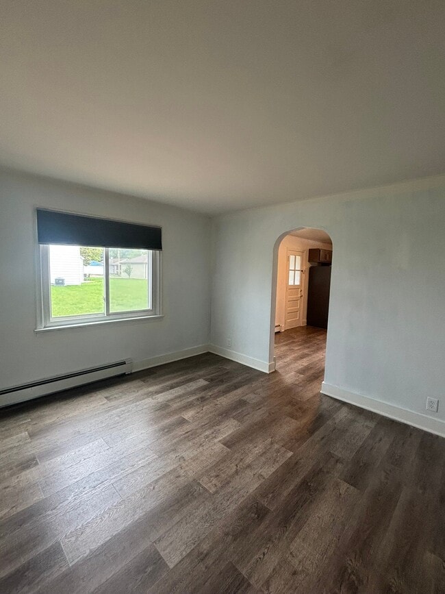 Building Photo - 77 Laverack Ave