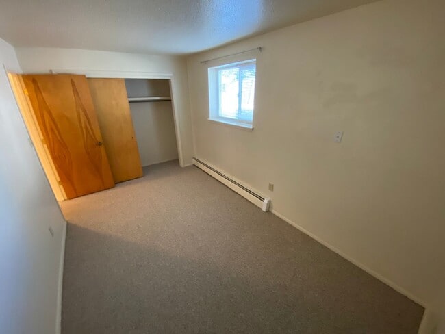 Building Photo - Downstairs Two Bedroom Apt in Bayfield