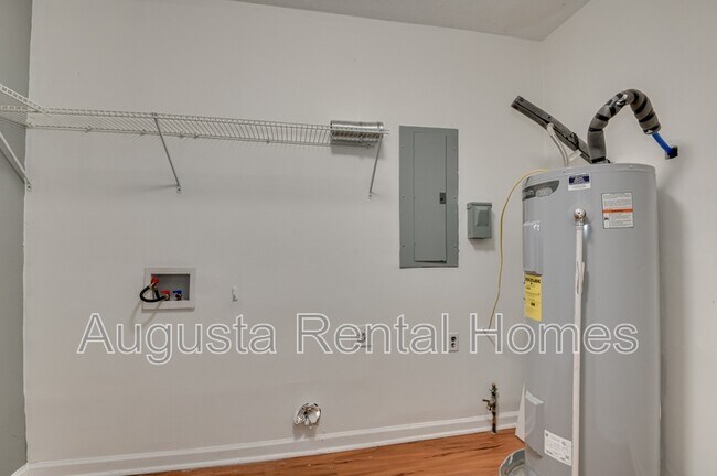 Building Photo - 2312 Mura Dr