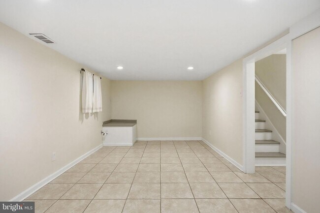 Building Photo - 204 Livingston Ct