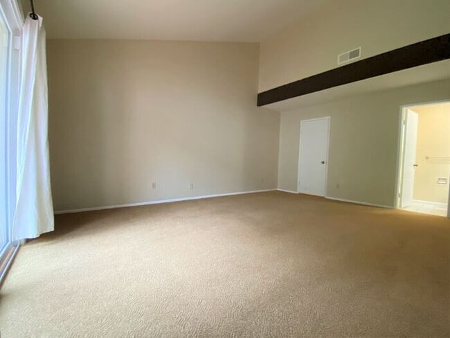 Building Photo - 3BR 3BA home, located in beautiful Solana Beach! Spacious layout with lush landscape