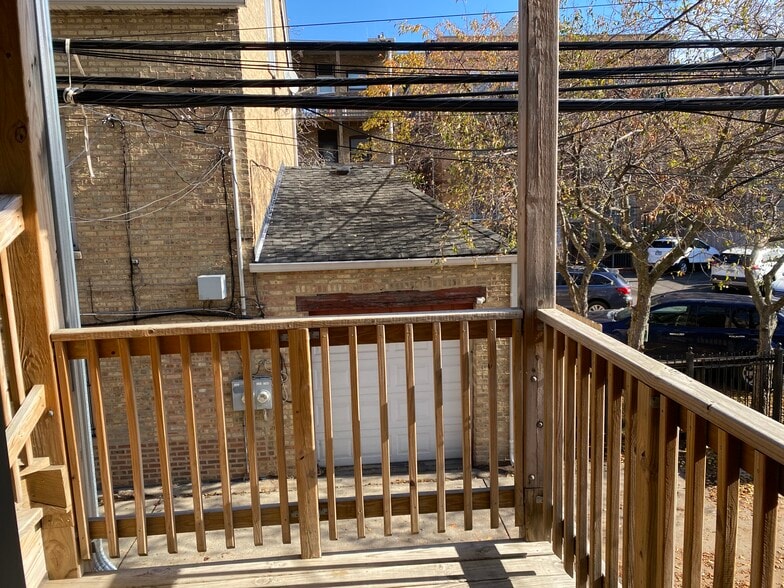 Building Photo - 3929 N Janssen Ave