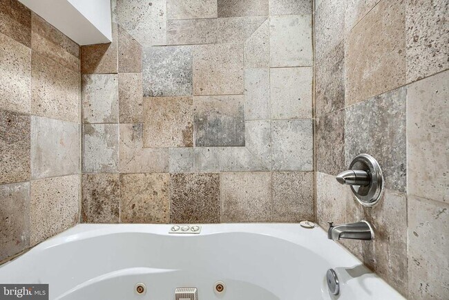 Building Photo - 1413 Anchor St