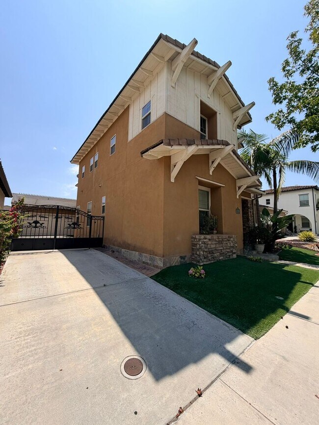 Building Photo - 2370 Arbor View St