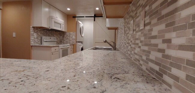 Building Photo - 333 E 300 N