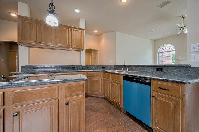 Building Photo - 8814 Fairbloom Ln