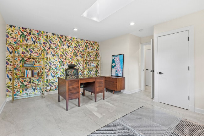 Building Photo - 9526 Lawndale Ave