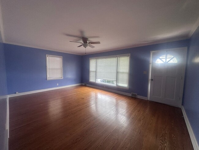 Building Photo - Hikes Point 3+ bedroom home with finished basement and garage