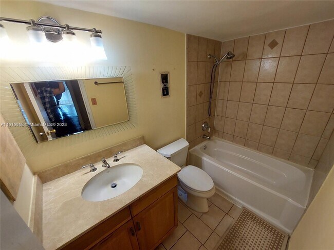 Building Photo - 16851 NE 23rd Ave