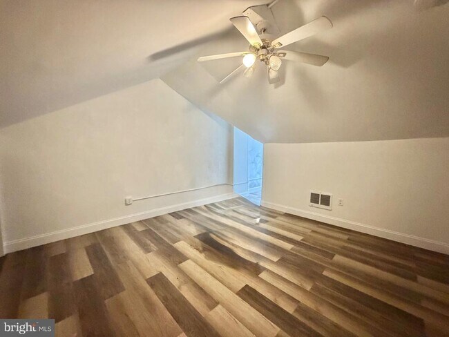 Building Photo - 122 Landing St