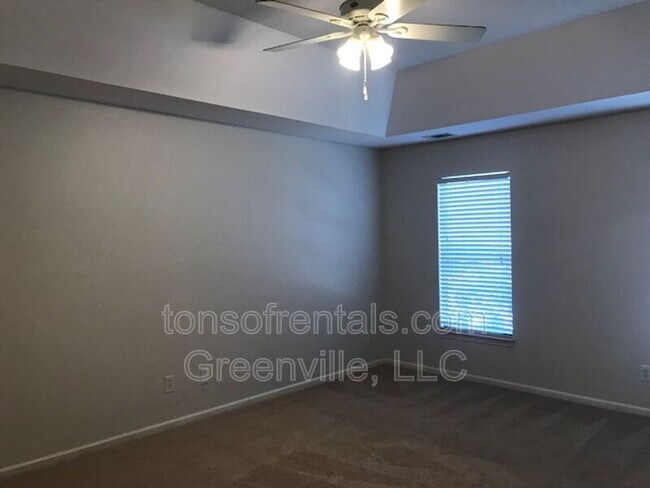 Building Photo - 125 Misty Crest Cir