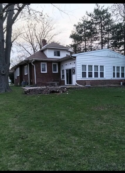 Building Photo - 285 Old Gary Ave