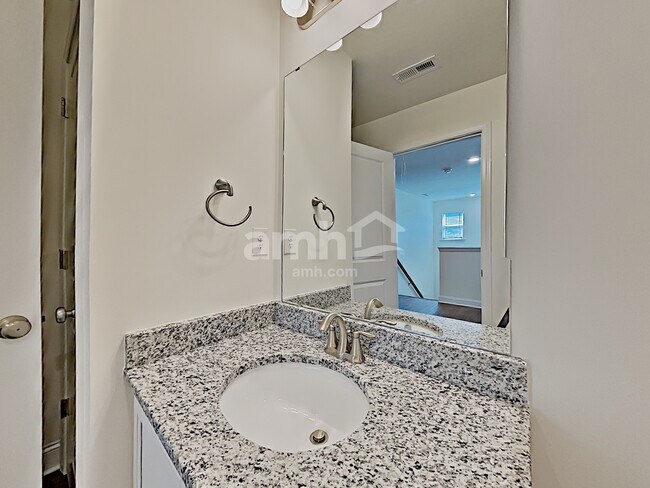 Building Photo - 118 White Ash Dr