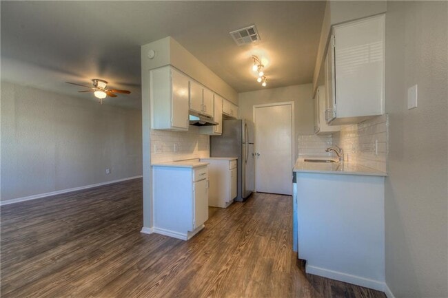 Building Photo - 2400 Burleson Ct