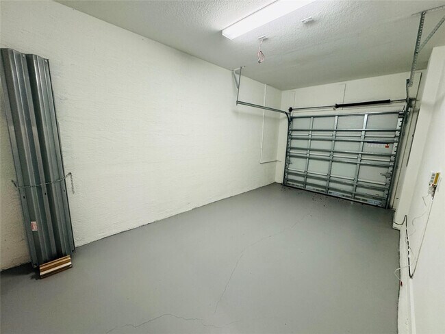 Building Photo - 1606 SW 28th Ct