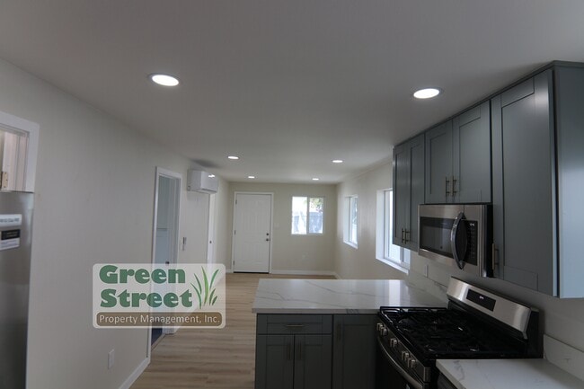 Building Photo - 3849 Menlo Ave