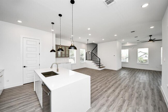 Building Photo - 3604 Runnels St