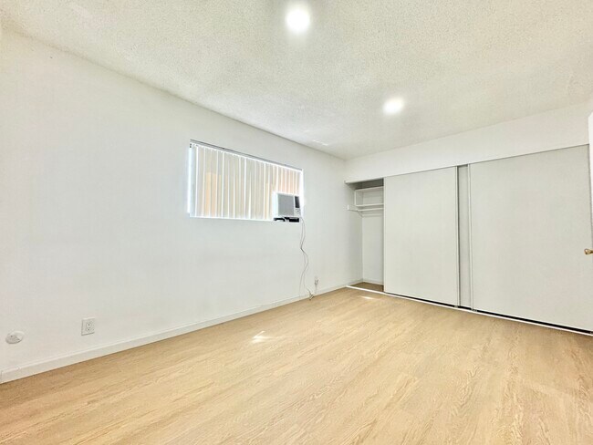 Building Photo - 6561 Fulton Ave