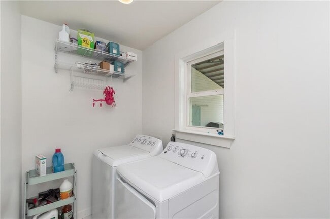 Building Photo - 958 Pinemont Dr