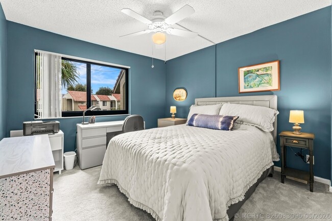 Building Photo - 5687 Fairway Park Dr