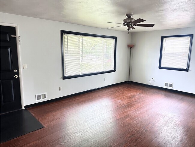 Building Photo - 115 Burben Way