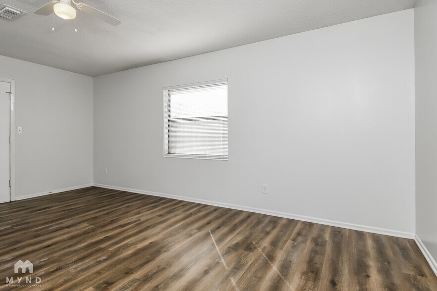 Building Photo - 1912 Hinckley Rd