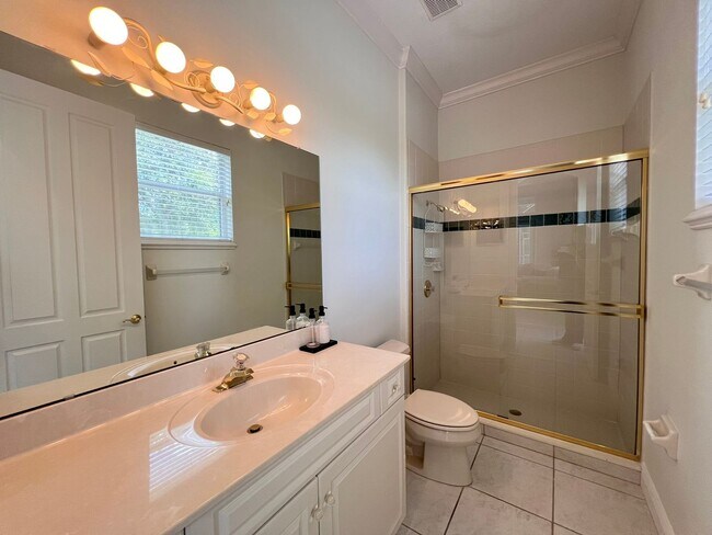 Building Photo - GORGEOUS SINGLE FAMILY HOME - PROPERTY  FU...