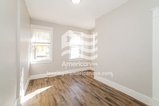 Building Photo - 1114 E Corrington Ave