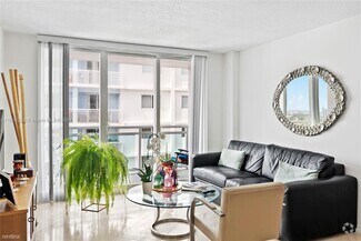Building Photo - 1 br, 1.5 bath Condo - 6917 Collins Ave Ap...