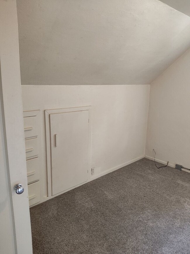 Building Photo - 4BR/2BA House only $2195/month!!!