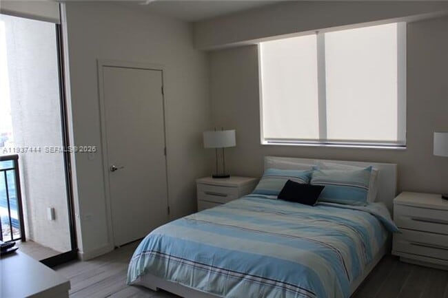 Building Photo - 999 SW 1st Ave