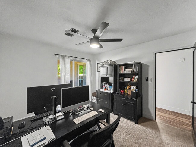 Building Photo - 9608 Merion Cir NE