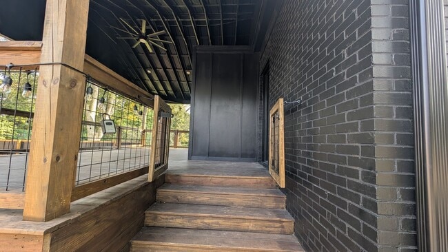 Building Photo - Completely remodeled Studio Home