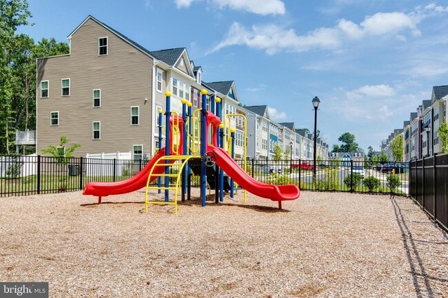 Building Photo - 2546 Buckthorn Dr