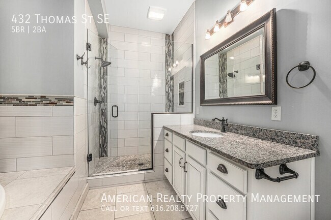 Building Photo - 432 Thomas St SE